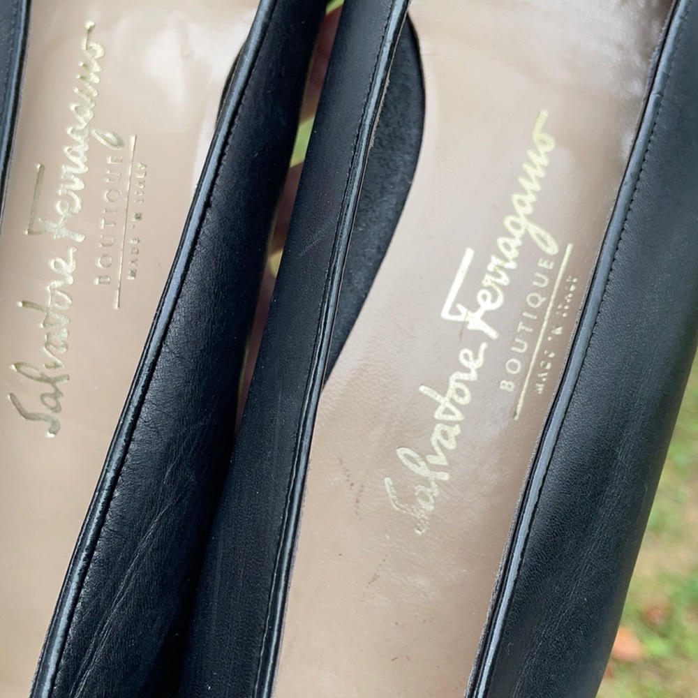 Beautiful black leather/patent leather flats!!